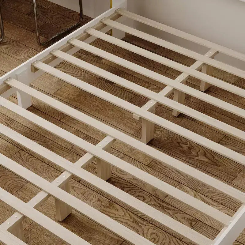 Struttura letto minimalista bianca Queen-Size con testiera imbottita, struttura robusta e lussuosi piedini dorati
