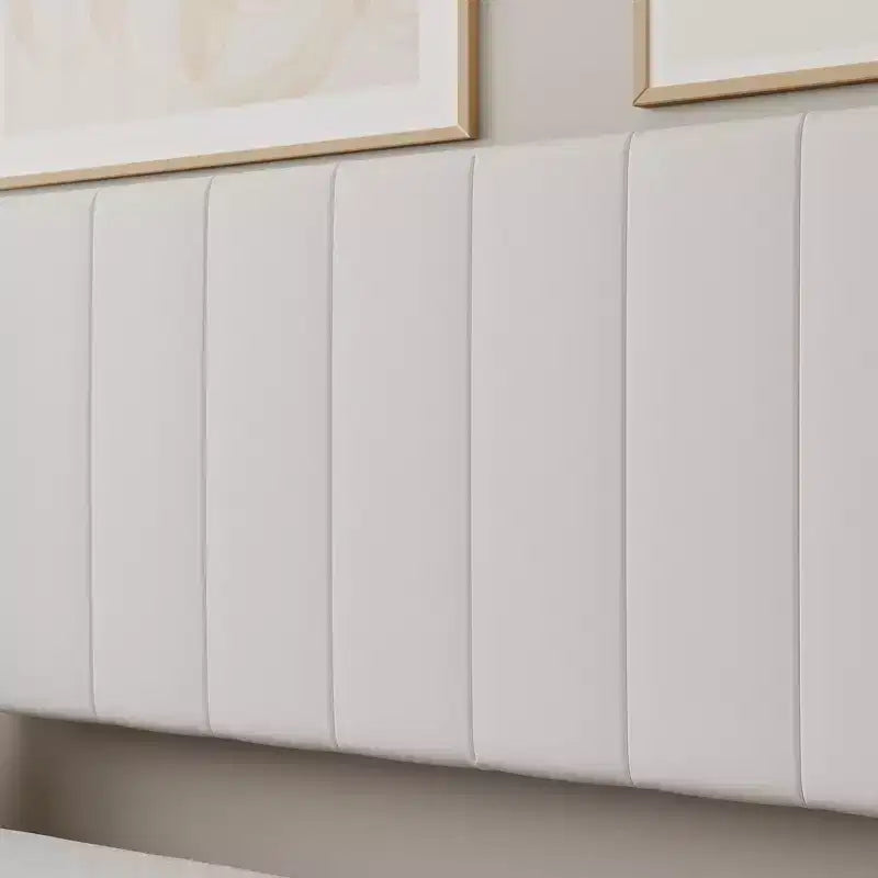 Struttura letto minimalista bianca Queen-Size con testiera imbottita, struttura robusta e lussuosi piedini dorati