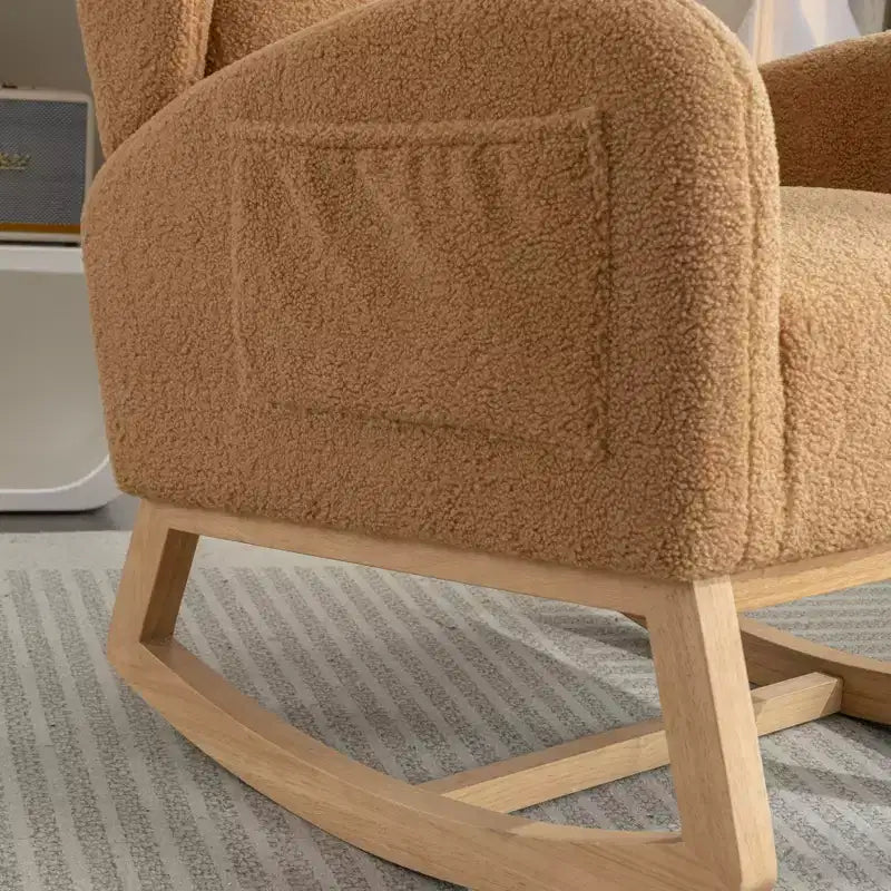 Sedia a dondolo in tessuto Teddy con gambe in legno, avorio