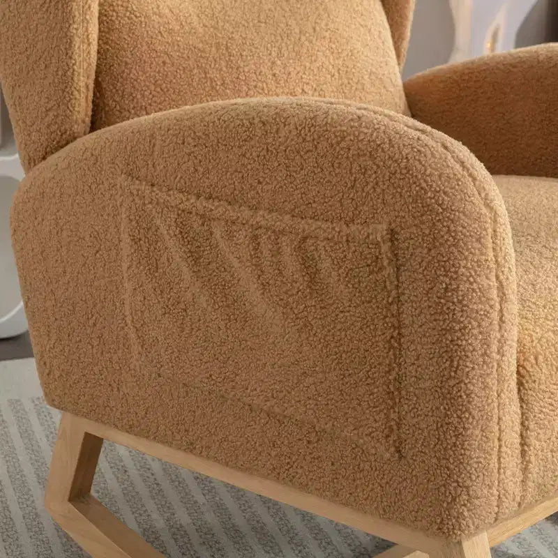 Sedia a dondolo in tessuto Teddy con gambe in legno, avorio