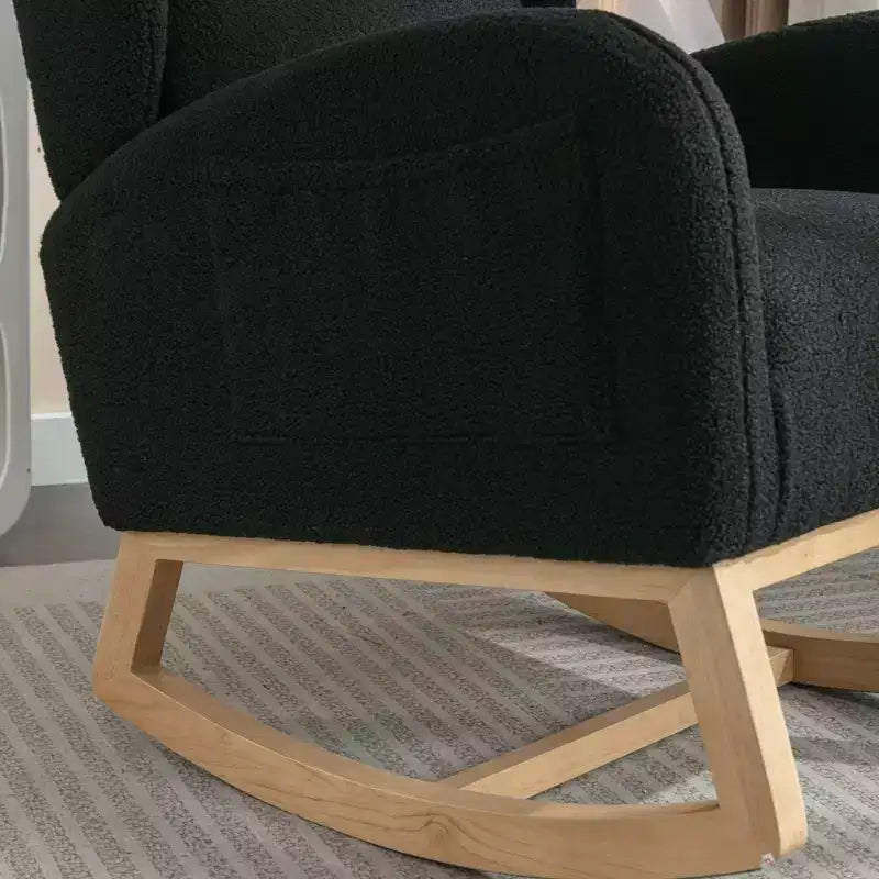 Sedia a dondolo in tessuto Teddy con gambe in legno, avorio