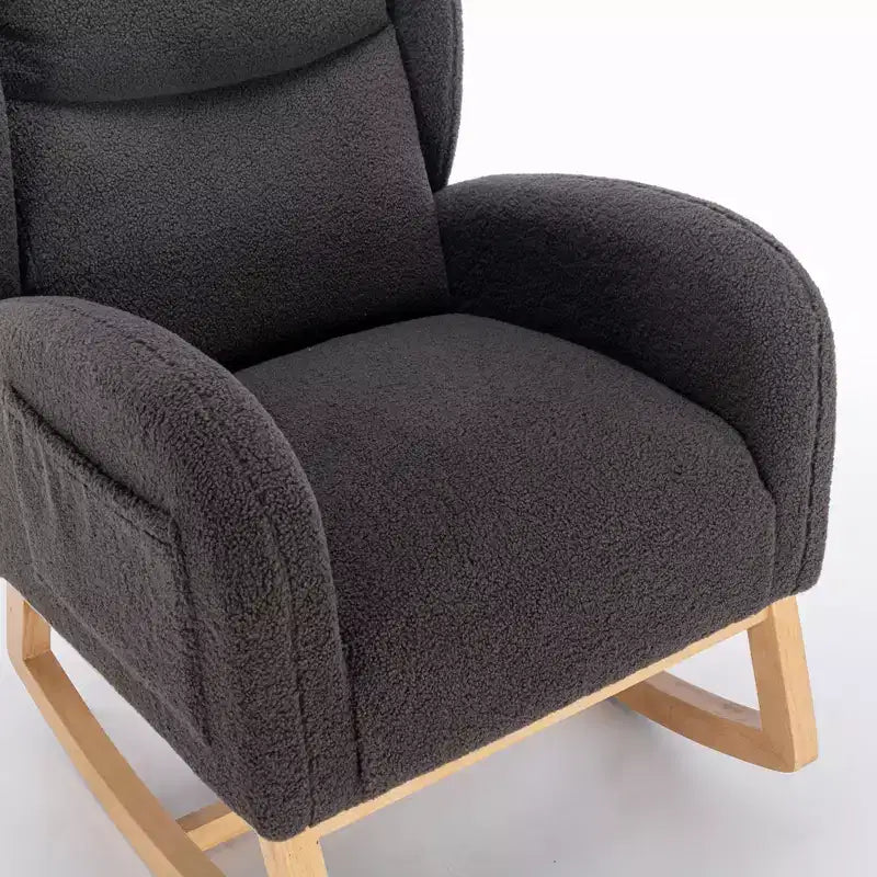 Sedia a dondolo in tessuto Teddy con gambe in legno, avorio