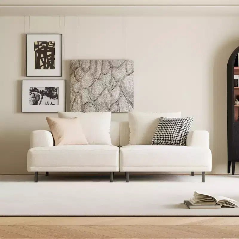 Divano moderno in tessuto traspirante di cotone-lino, struttura in legno massello, cuscino seduta in spugna ad alta elasticità, beige chiaro