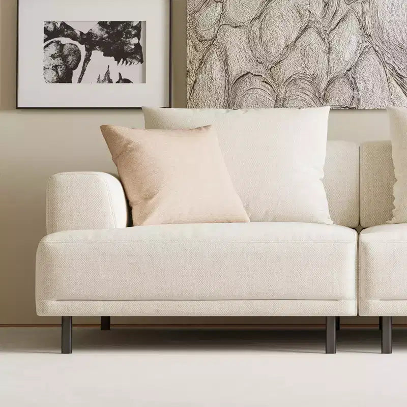 Divano moderno in tessuto traspirante di cotone-lino, struttura in legno massello, cuscino seduta in spugna ad alta elasticità, beige chiaro