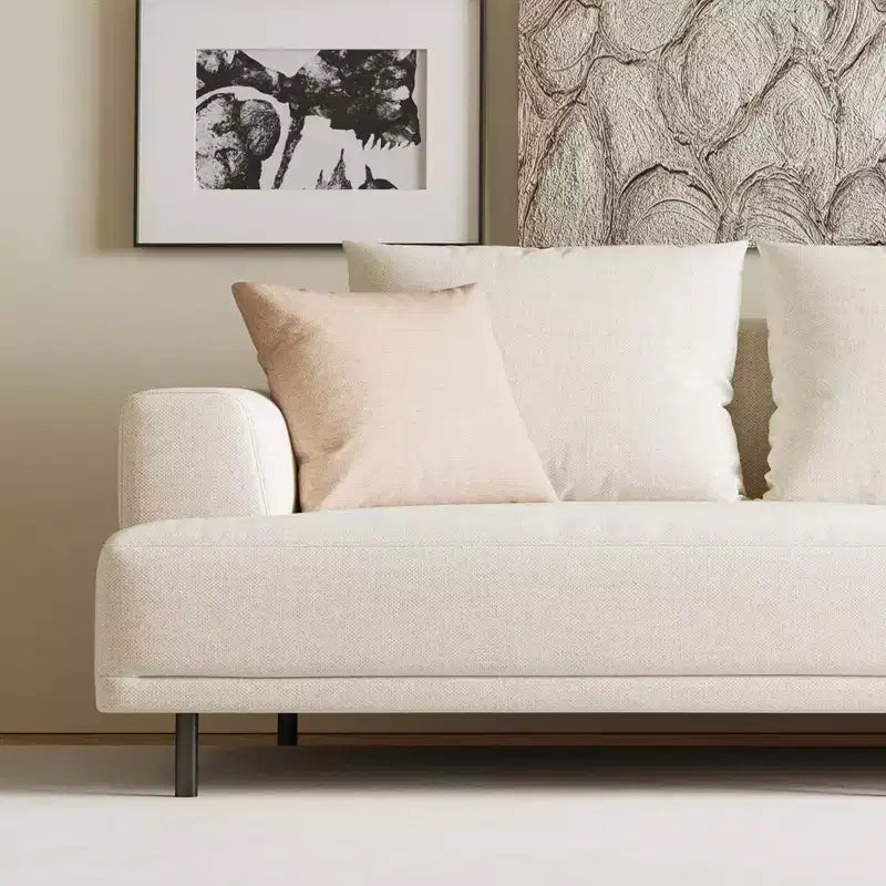 Divano moderno in tessuto traspirante di cotone-lino, struttura in legno massello, cuscino seduta in spugna ad alta elasticità, beige chiaro