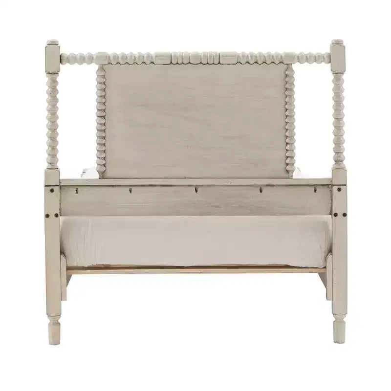 Letto a piattaforma in legno con perline e finitura anticata
