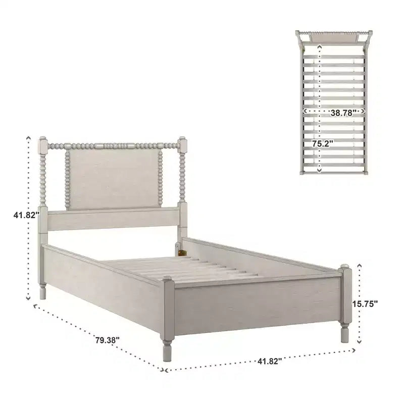 Letto a piattaforma in legno con perline e finitura anticata