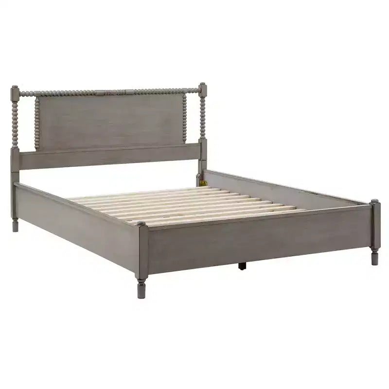 Letto a piattaforma in legno con perline e finitura anticata