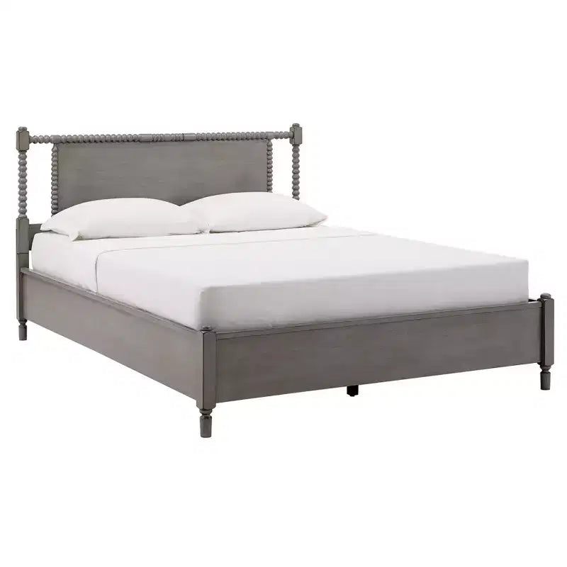 Letto a piattaforma in legno con perline e finitura anticata
