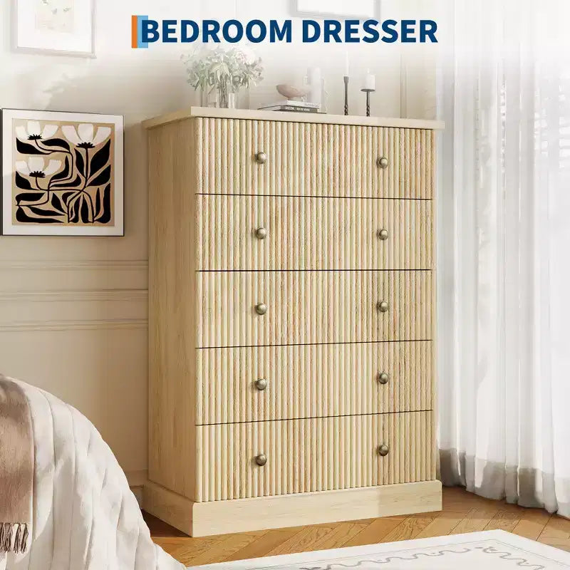 Cassettiera Alta Salvaspazio a 5 Cassetti per Camera da Letto Armadio Verticale Moderno, Mobile Contenitore Spazioso con Finitura in Legno Bianco Contemporaneo