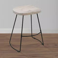 Sgabello da 24" senza schienale, altezza bancone, con sedile a sella in legno di mango sbiancato e base in metallo nero